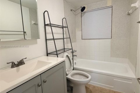 Condominio en alquiler en Miami, Florida, 1 dormitorio, 66.43 m2 № 1953714 - foto 6