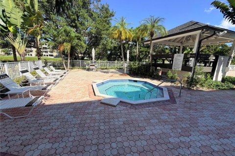 Condominio en alquiler en Miami, Florida, 1 dormitorio, 66.43 m2 № 1953714 - foto 27