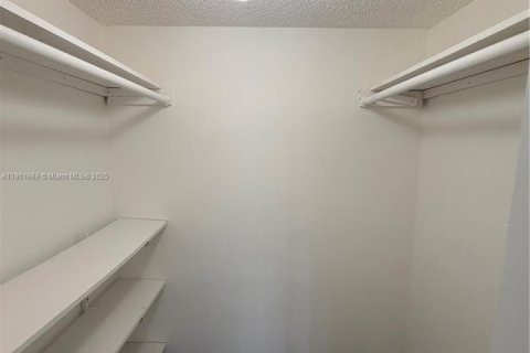 Condominio en alquiler en Miami, Florida, 1 dormitorio, 66.43 m2 № 1953714 - foto 10