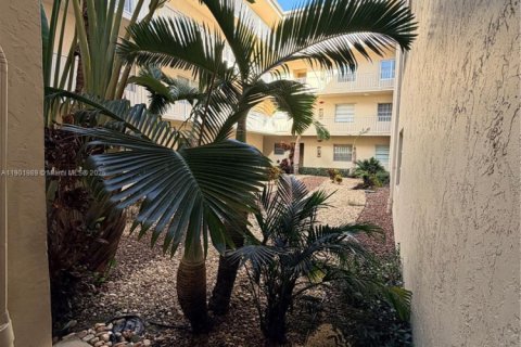 Condominio en alquiler en Miami, Florida, 1 dormitorio, 66.43 m2 № 1953714 - foto 4