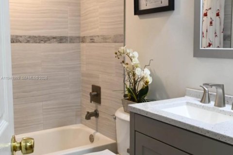 Condo in Miami, Florida, 3 bedrooms  № 1999056 - photo 9