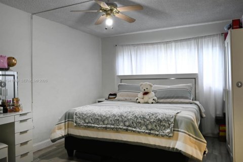 Condo in Miami, Florida, 3 bedrooms  № 1999056 - photo 10