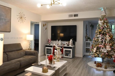 Condo in Miami, Florida, 3 bedrooms  № 1999056 - photo 7