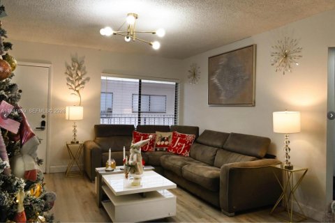 Condo in Miami, Florida, 3 bedrooms  № 1999056 - photo 6