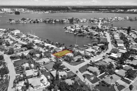 Terreno en venta en Madeira Beach, Florida № 1349005 - foto 5
