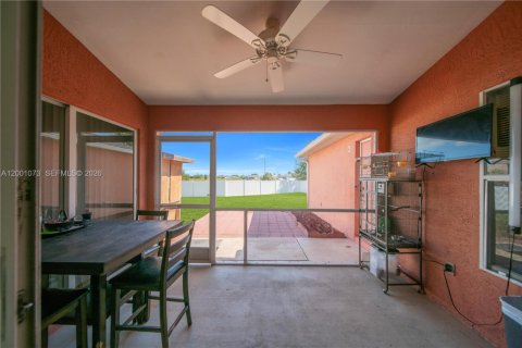 Casa en venta en Cape Coral, Florida, 3 dormitorios, 144.56 m2 № 2170210 - foto 30