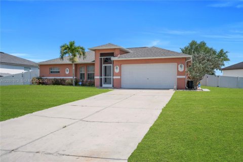 Casa en venta en Cape Coral, Florida, 3 dormitorios, 144.56 m2 № 2170210 - foto 2