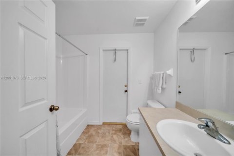 Casa en venta en Cape Coral, Florida, 3 dormitorios, 144.56 m2 № 2170210 - foto 17