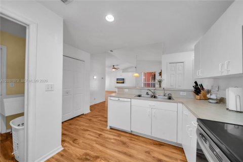 Casa en venta en Cape Coral, Florida, 3 dormitorios, 144.56 m2 № 2170210 - foto 12
