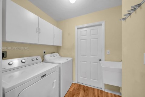 Casa en venta en Cape Coral, Florida, 3 dormitorios, 144.56 m2 № 2170210 - foto 14