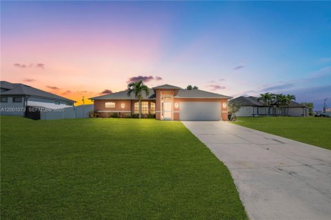 Casa en venta en Cape Coral, Florida, 3 dormitorios, 144.56 m2 № 2170210 - foto 3