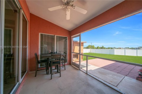 Casa en venta en Cape Coral, Florida, 3 dormitorios, 144.56 m2 № 2170210 - foto 29