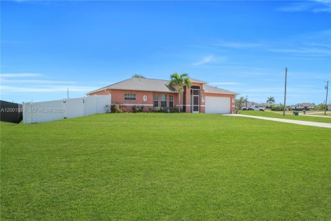 Casa en venta en Cape Coral, Florida, 3 dormitorios, 144.56 m2 № 2170210 - foto 4