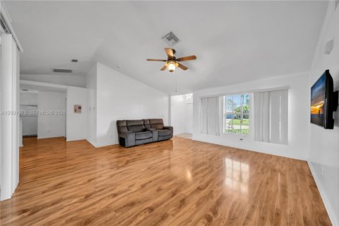 Casa en venta en Cape Coral, Florida, 3 dormitorios, 144.56 m2 № 2170210 - foto 7