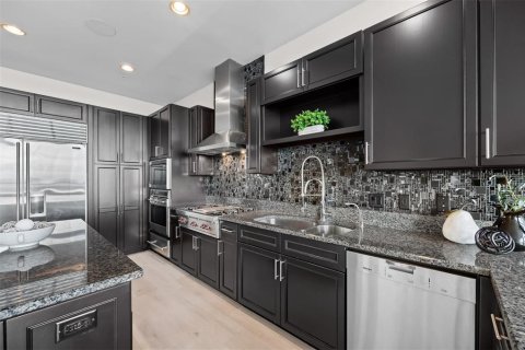 Condo in Orlando, Florida, 3 bedrooms  № 2360445 - photo 16
