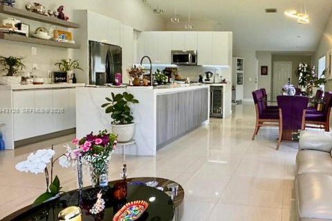 House in Weston, Florida 3 bedrooms, 143.26 sq.m. № 2003575 - photo 5