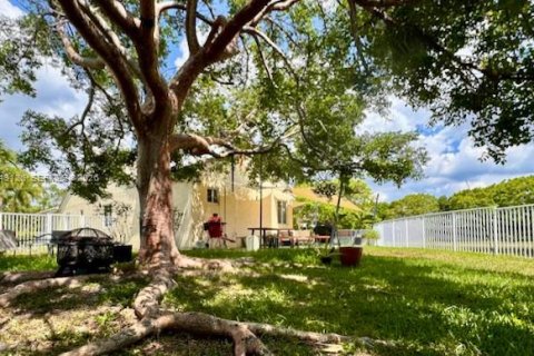 House in Weston, Florida 3 bedrooms, 143.26 sq.m. № 2003575 - photo 11