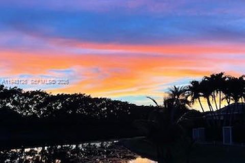 House in Weston, Florida 3 bedrooms, 143.26 sq.m. № 2003575 - photo 13