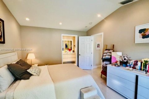 House in Weston, Florida 3 bedrooms, 143.26 sq.m. № 2003575 - photo 15