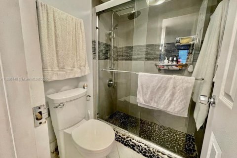 Снять в аренду кондоминиум в Халландейл-Бич, Флорида 1 спальня, 83.24м2, № 1950392 - фото 3