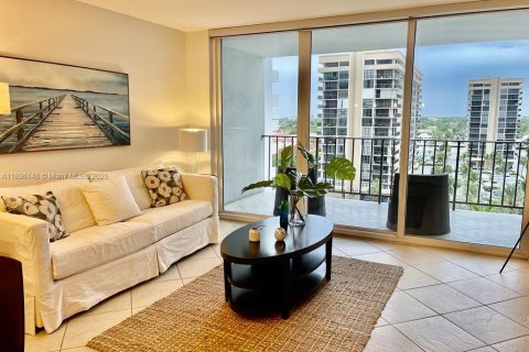 Снять в аренду кондоминиум в Халландейл-Бич, Флорида 1 спальня, 83.24м2, № 1950392 - фото 12