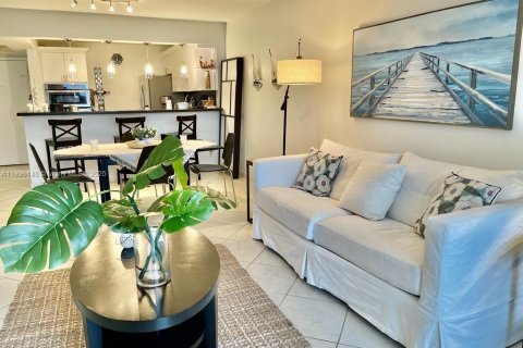 Снять в аренду кондоминиум в Халландейл-Бич, Флорида 1 спальня, 83.24м2, № 1950392 - фото 9