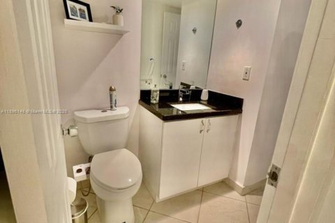 Снять в аренду кондоминиум в Халландейл-Бич, Флорида 1 спальня, 83.24м2, № 1950392 - фото 14