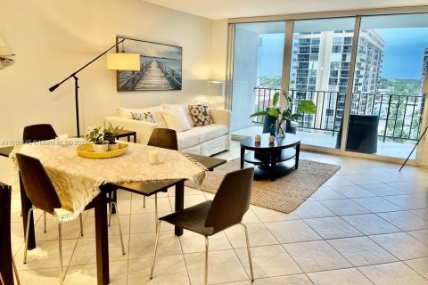 Снять в аренду кондоминиум в Халландейл-Бич, Флорида 1 спальня, 83.24м2, № 1950392 - фото 13