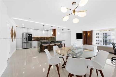 Condominio en venta en Hollywood, Florida, 2 dormitorios, 128.21 m2 № 1958015 - foto 1