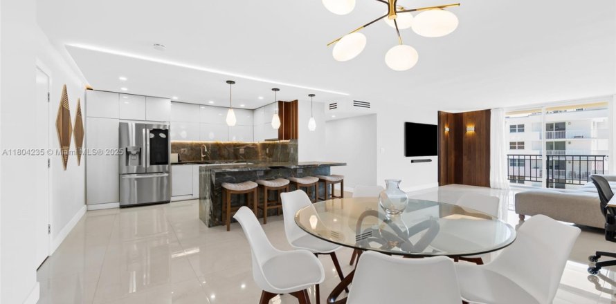 Condominio en Hollywood, Florida, 2 dormitorios № 1958015