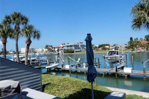 Condo in Tierra Verde, Florida, 2 bedrooms  № 1918742 - photo 1