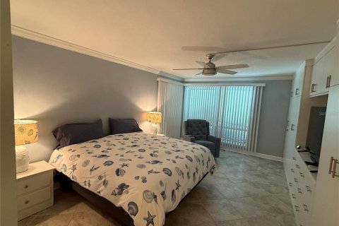 Condo in Tierra Verde, Florida, 2 bedrooms  № 1918742 - photo 19