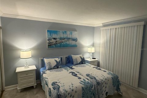 Condo in Tierra Verde, Florida, 2 bedrooms  № 1918742 - photo 13