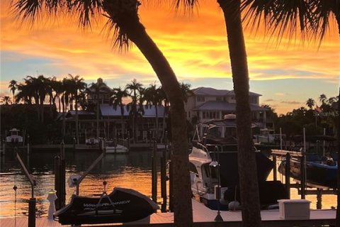 Condo in Tierra Verde, Florida, 2 bedrooms  № 1918742 - photo 4