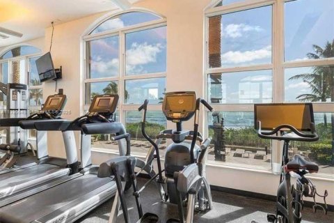 Copropriété à louer à Hallandale Beach, Floride: 2 chambres, 92.9 m2 № 1937456 - photo 17