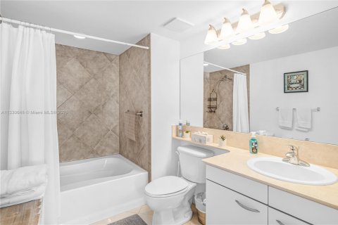 Copropriété à louer à Hallandale Beach, Floride: 2 chambres, 92.9 m2 № 1937456 - photo 12