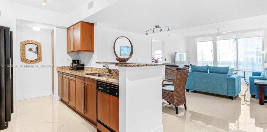 Condo à Hallandale Beach, Floride, 2 chambres  № 1937456