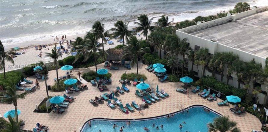 Condominio en Hollywood, Florida, 1 dormitorio  № 1978602