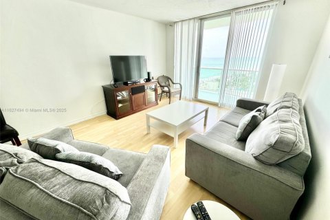 Condominio en alquiler en Hollywood, Florida, 1 dormitorio, 81.2 m2 № 1978602 - foto 10