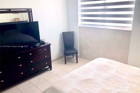 Condominio en alquiler en Hollywood, Florida, 1 dormitorio, 81.2 m2 № 1978602 - foto 9