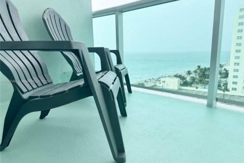 Condominio en alquiler en Hollywood, Florida, 1 dormitorio, 81.2 m2 № 1978602 - foto 3