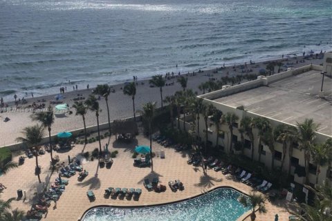 Condominio en alquiler en Hollywood, Florida, 1 dormitorio, 81.2 m2 № 1978602 - foto 14