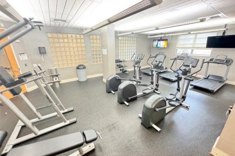 Condominio en alquiler en Hollywood, Florida, 1 dormitorio, 81.2 m2 № 1978602 - foto 16