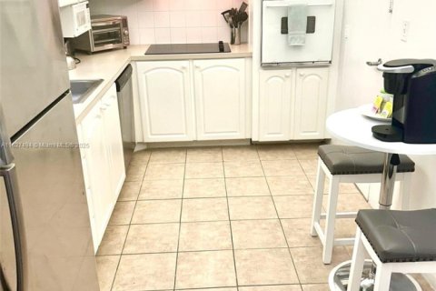 Condominio en alquiler en Hollywood, Florida, 1 dormitorio, 81.2 m2 № 1978602 - foto 7