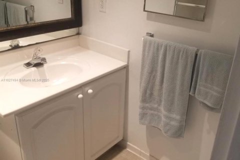 Condominio en alquiler en Hollywood, Florida, 1 dormitorio, 81.2 m2 № 1978602 - foto 11