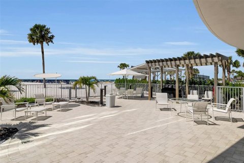Condo in Sarasota, Florida, 2 bedrooms № 2113126 - photo 9