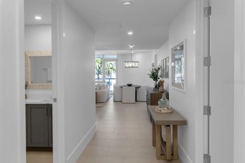 Condo in Sarasota, Florida, 2 bedrooms № 2113126 - photo 11