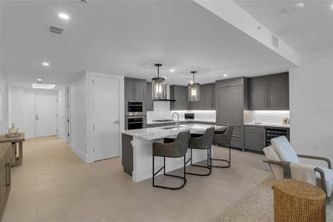Condo in Sarasota, Florida, 2 bedrooms № 2113126 - photo 3