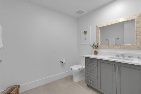 Condo in Sarasota, Florida, 2 bedrooms № 2113126 - photo 12