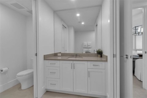 Condo in Sarasota, Florida, 2 bedrooms № 2113126 - photo 29